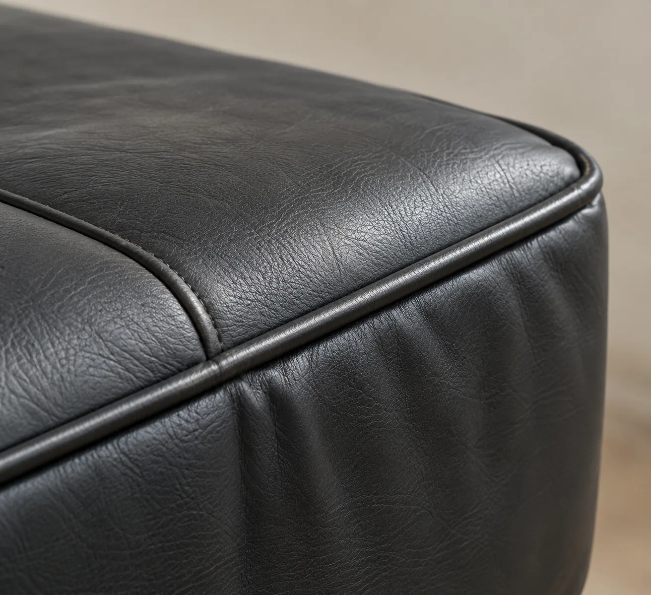 Black bench corner reformed over the frame edge