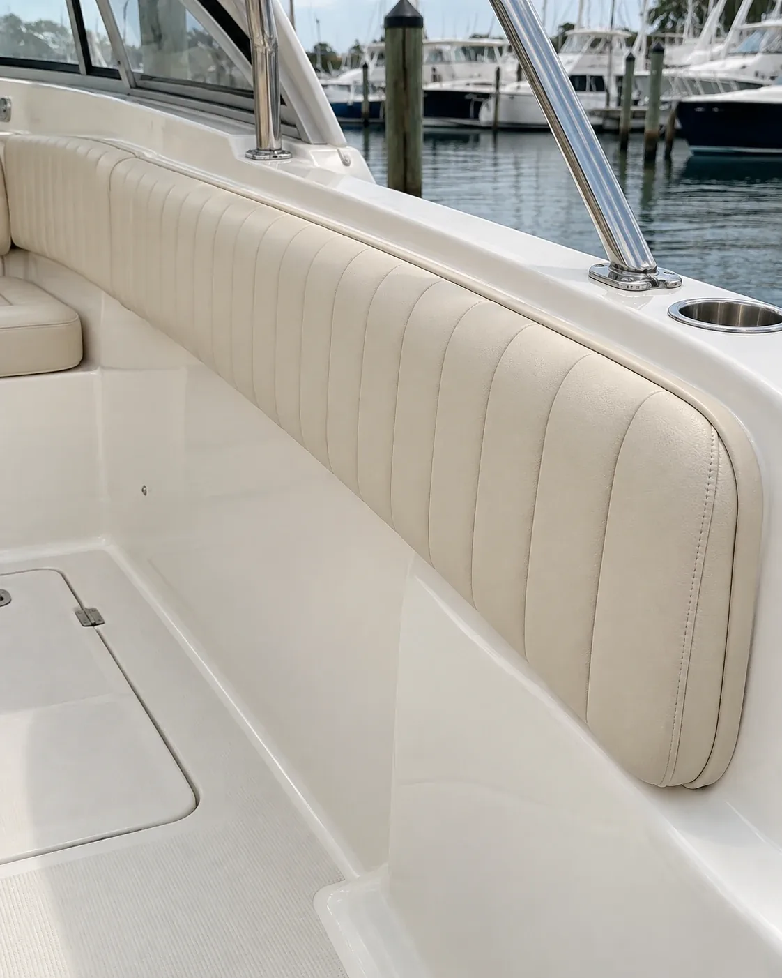 Side bolsters on a boat, cut to its own shape