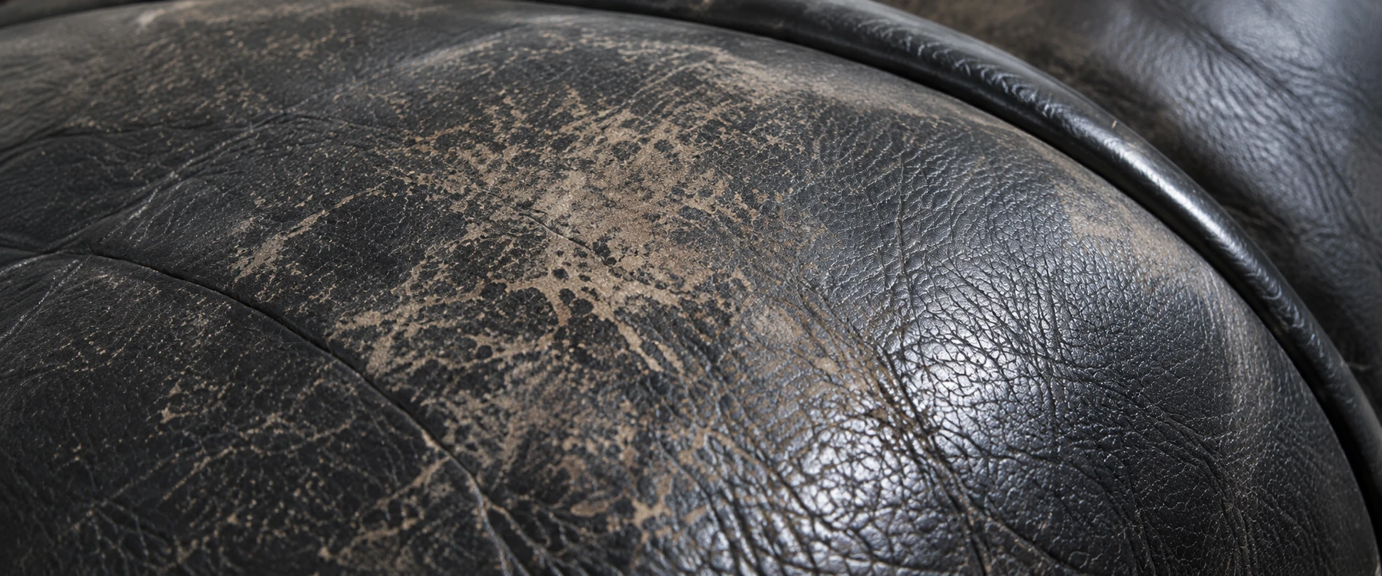 Colour wear on a black Togo leather ottoman